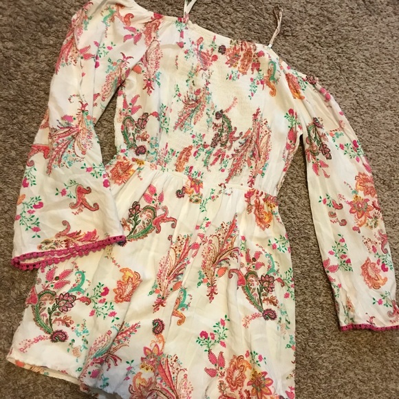 Super cute romper - Picture 2 of 7